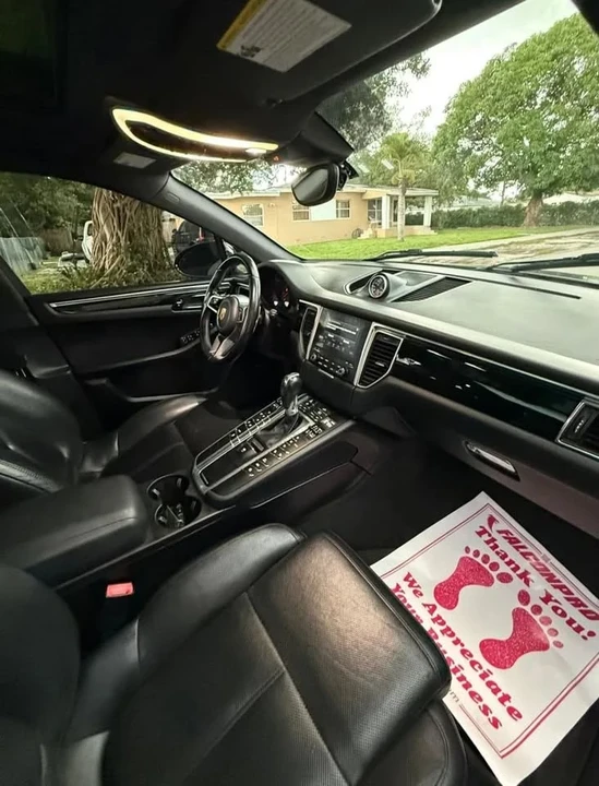 2017 Porsche Macan - Image 19 of 20