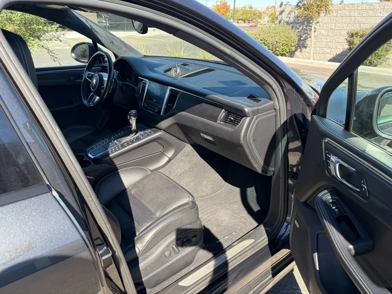 2017 Porsche Macan - Image 9 of 14