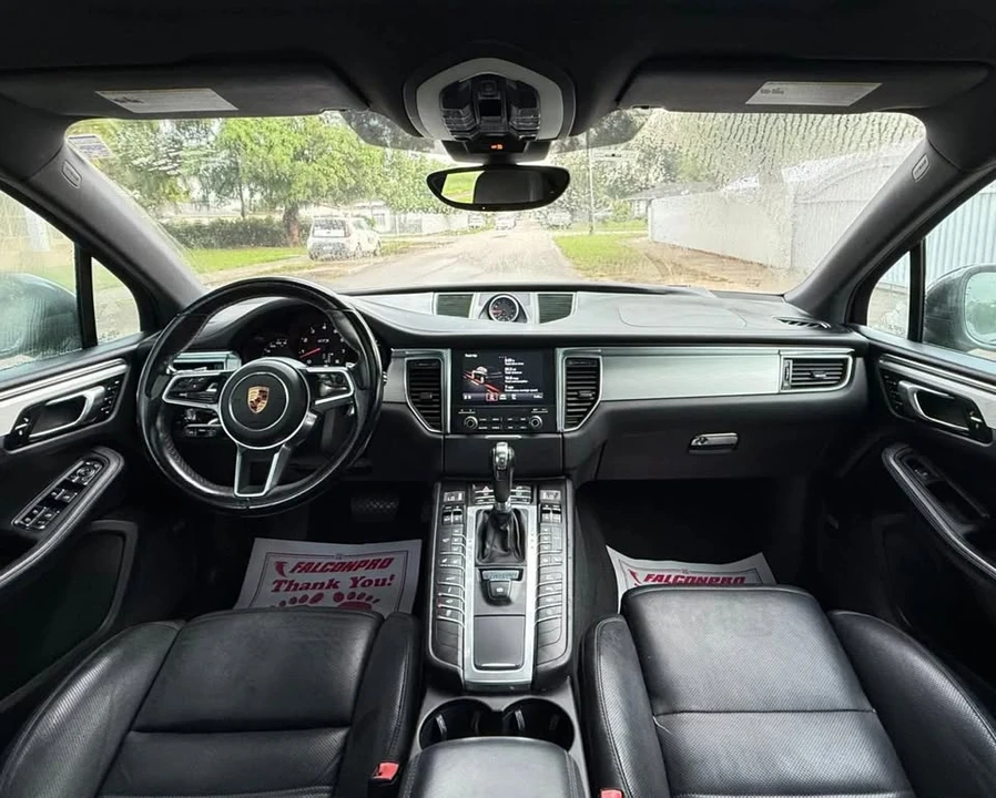 2017 Porsche Macan - Image 16 of 19