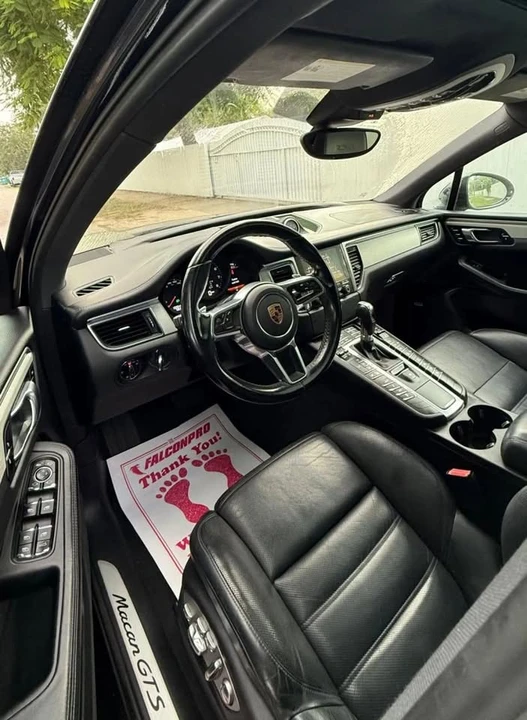 2017 Porsche Macan - Image 16 of 18