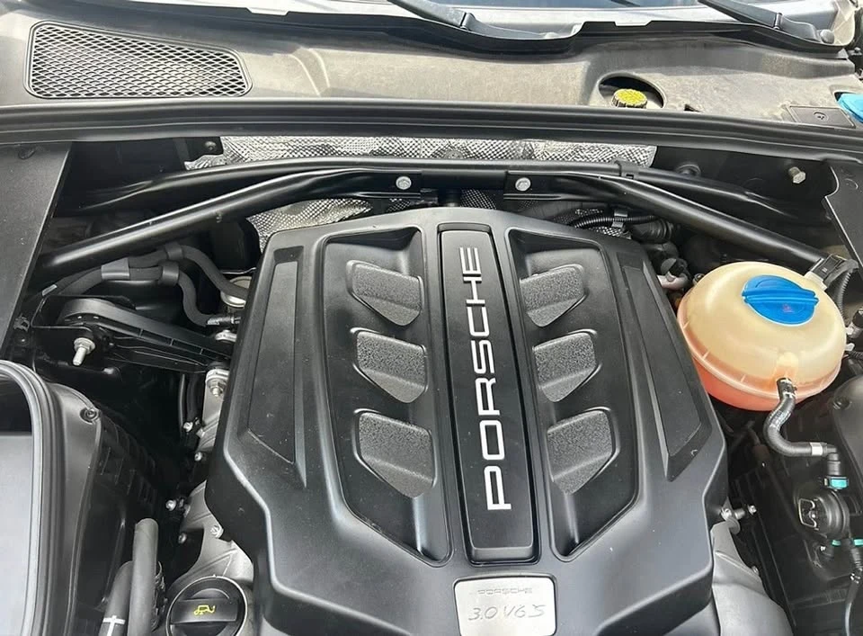 2017 Porsche Macan - Image 8 of 8