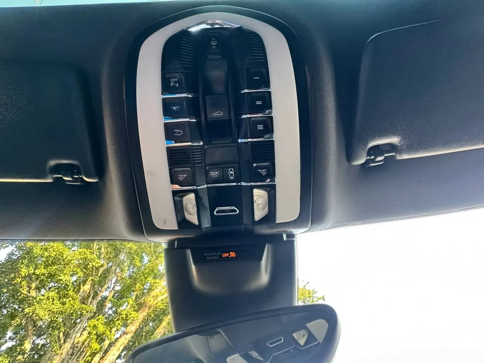 2017 Porsche Macan - Image 15 of 20