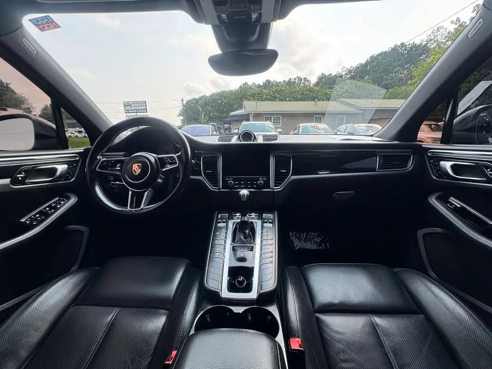 2017 Porsche Macan - Image 11 of 20