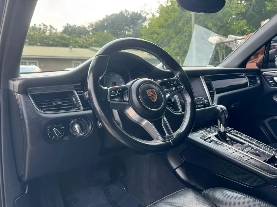 2017 Porsche Macan - Image 9 of 20