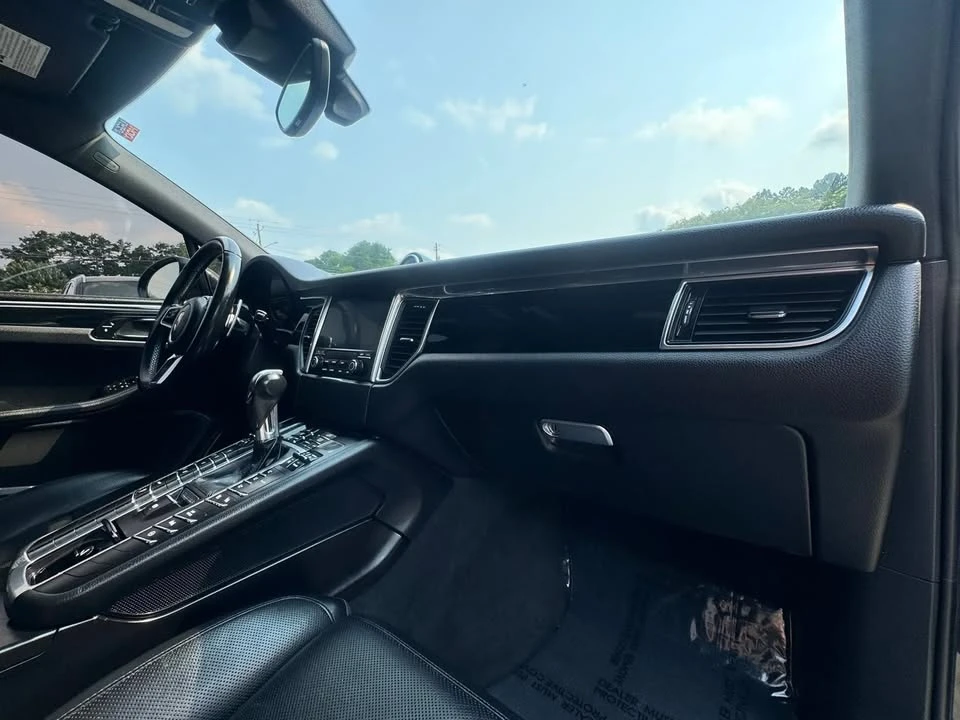 2017 Porsche Macan - Image 12 of 20