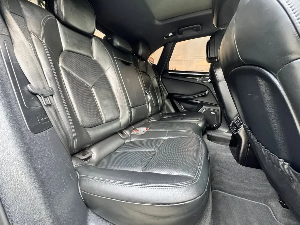 2017 Porsche Macan - Image 16 of 20