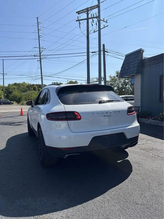 2017 Porsche Macan S - Image 8 of 10
