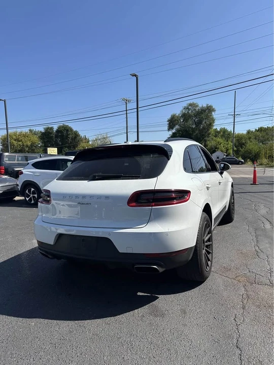 2017 Porsche Macan S - Image 7 of 10