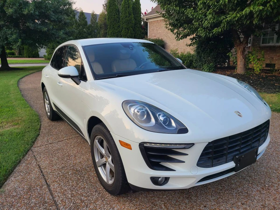 2017 Porsche Macan - Image 2 of 13
