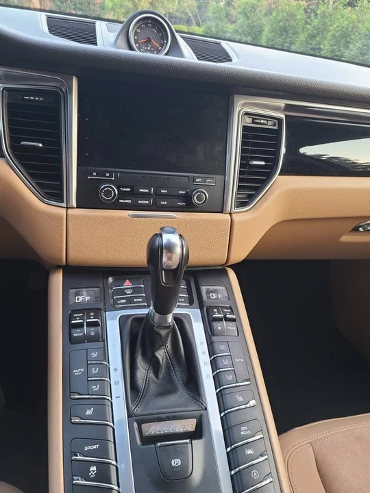 2017 Porsche Macan - Image 10 of 13