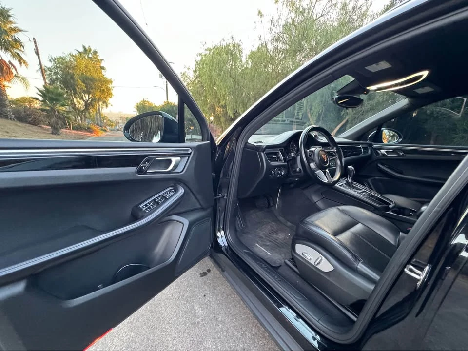 2017 Porsche Macan - Image 13 of 20