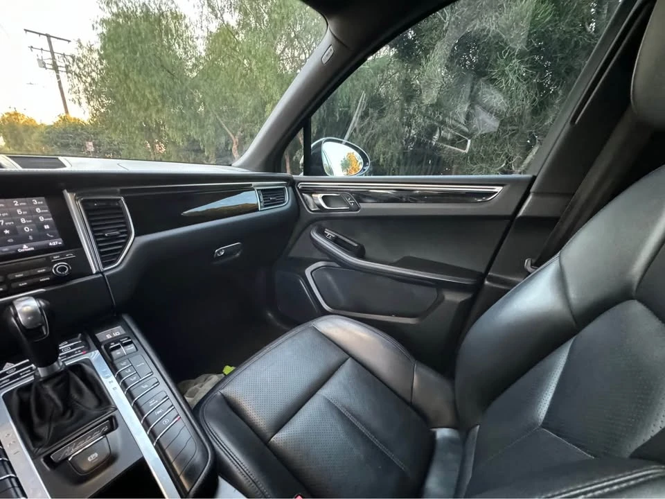 2017 Porsche Macan - Image 16 of 20