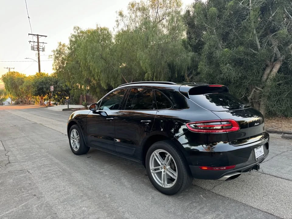 2017 Porsche Macan - Image 2 of 20