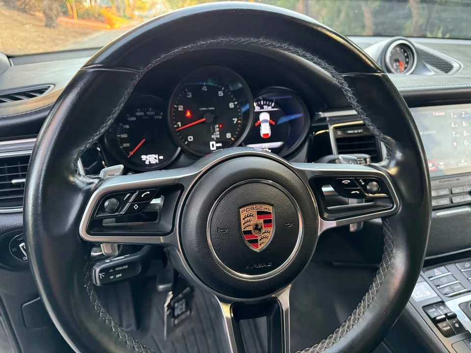 2017 Porsche Macan - Image 17 of 20
