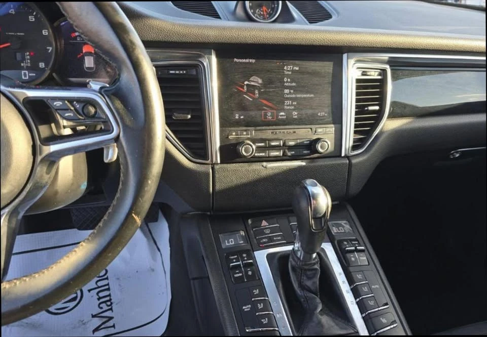 2017 Porsche Macan - Image 9 of 14