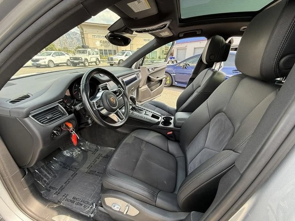 2017 Porsche Macan - Image 9 of 20
