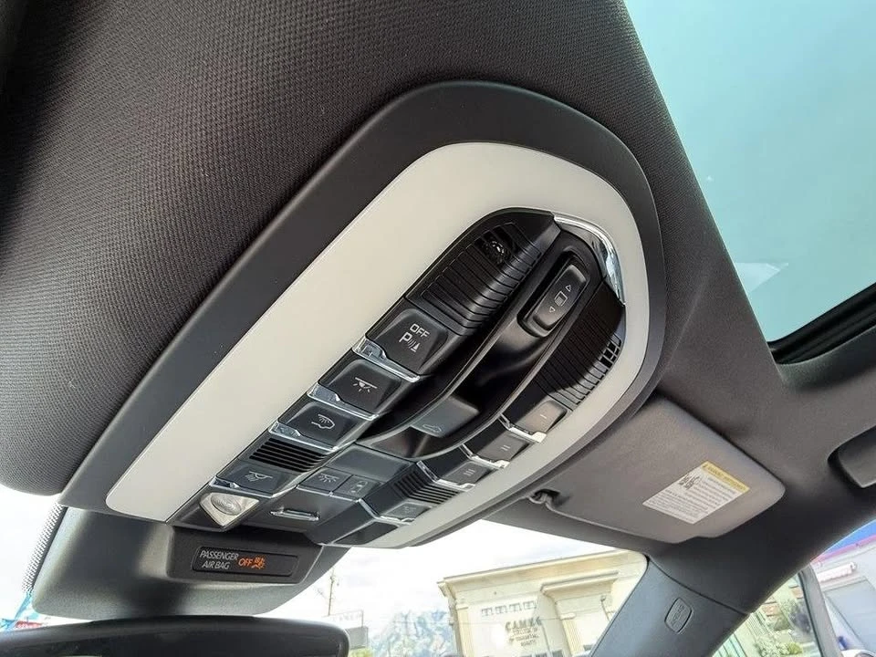 2017 Porsche Macan - Image 17 of 20