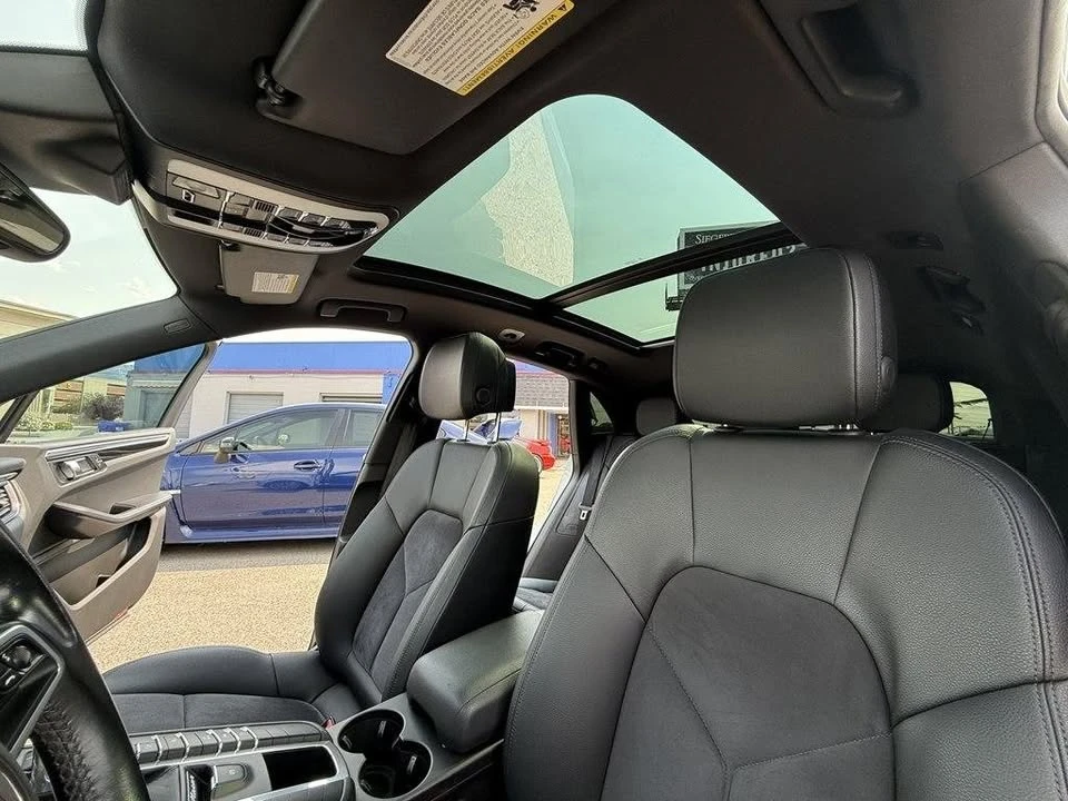 2017 Porsche Macan - Image 18 of 20
