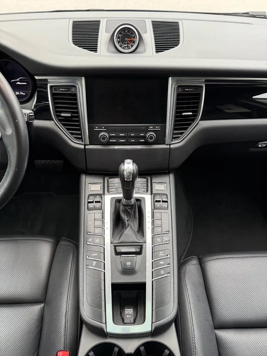 2017 Porsche Macan - Image 14 of 20