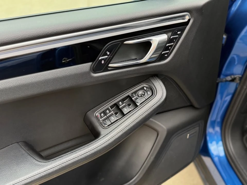 2017 Porsche Macan - Image 8 of 20