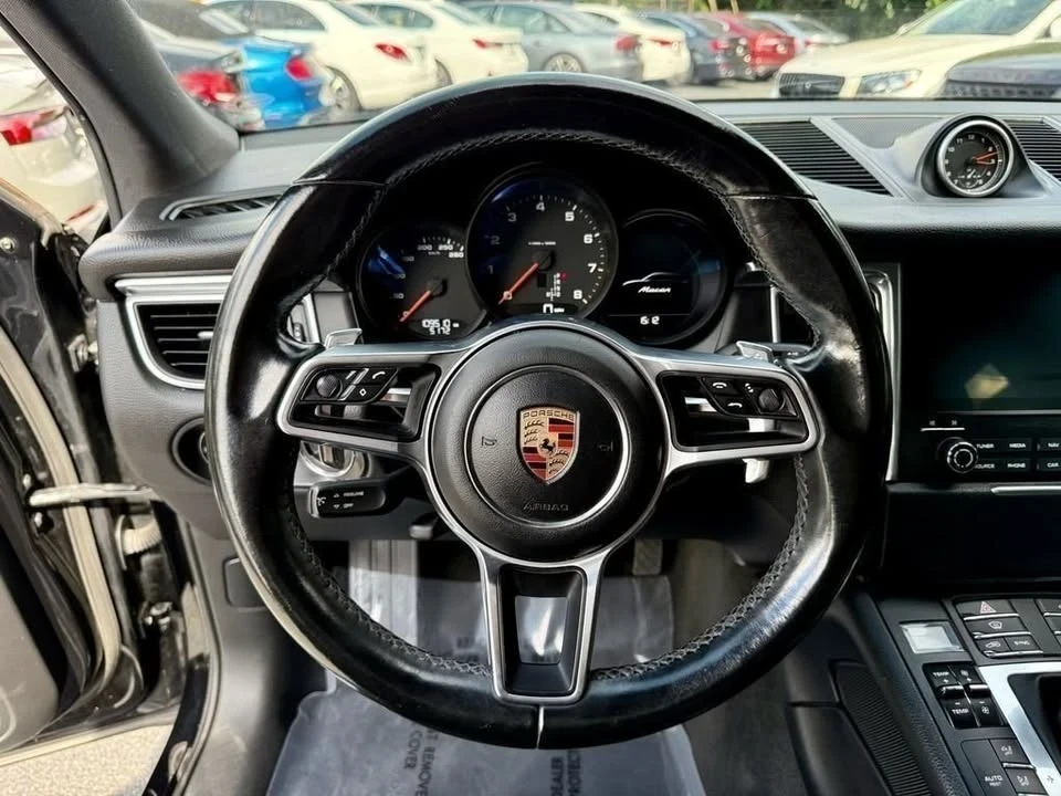 2017 Porsche Macan - Image 17 of 19
