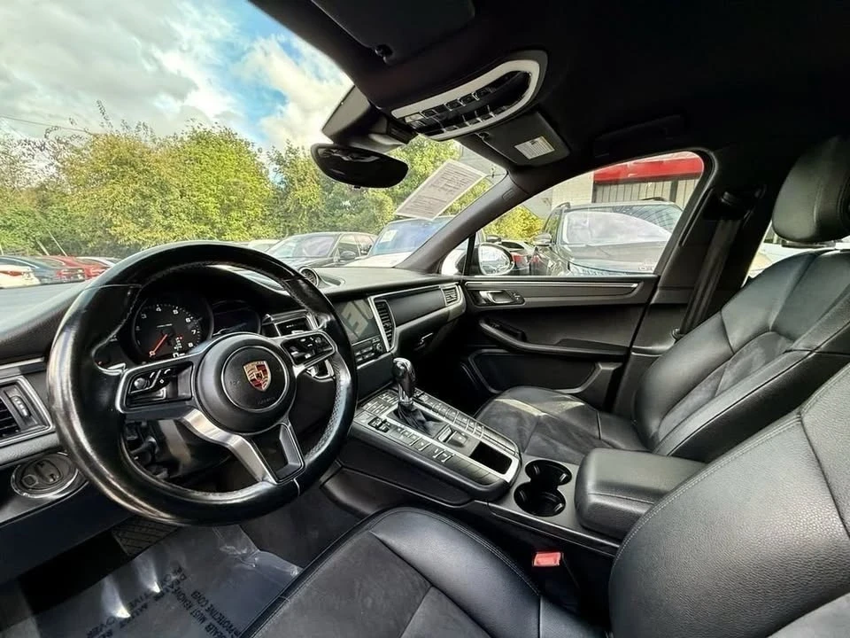 2017 Porsche Macan - Image 12 of 19