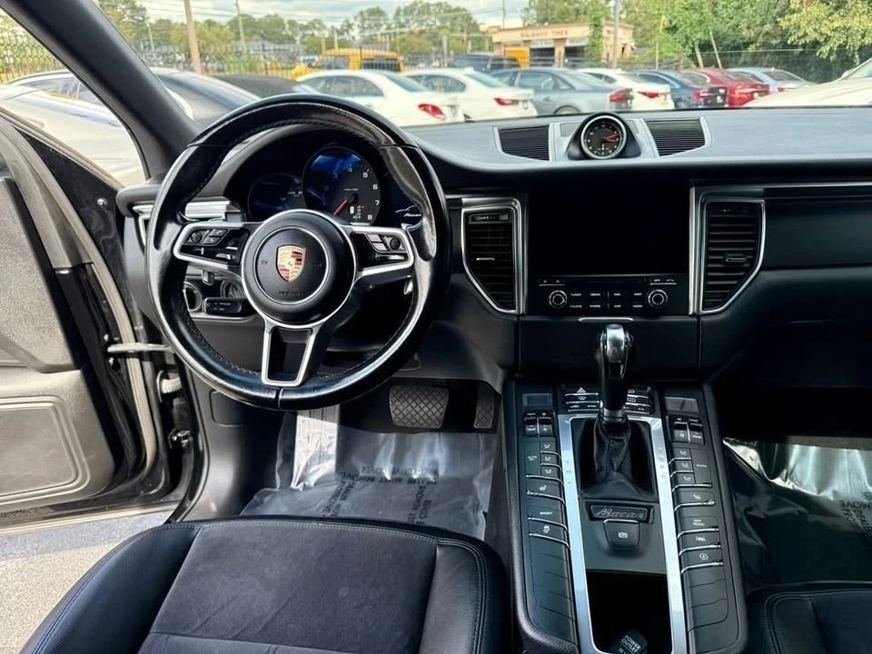 2017 Porsche Macan - Image 14 of 19