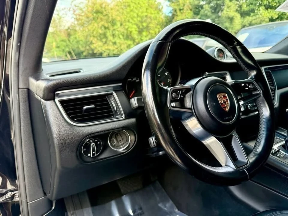2017 Porsche Macan - Image 13 of 19