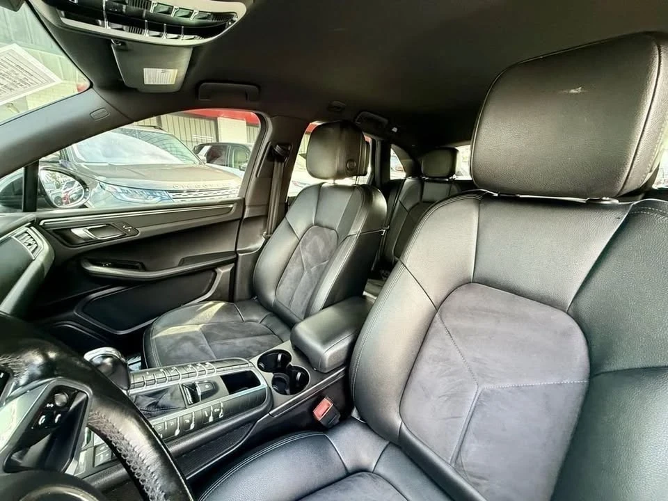 2017 Porsche Macan - Image 11 of 19