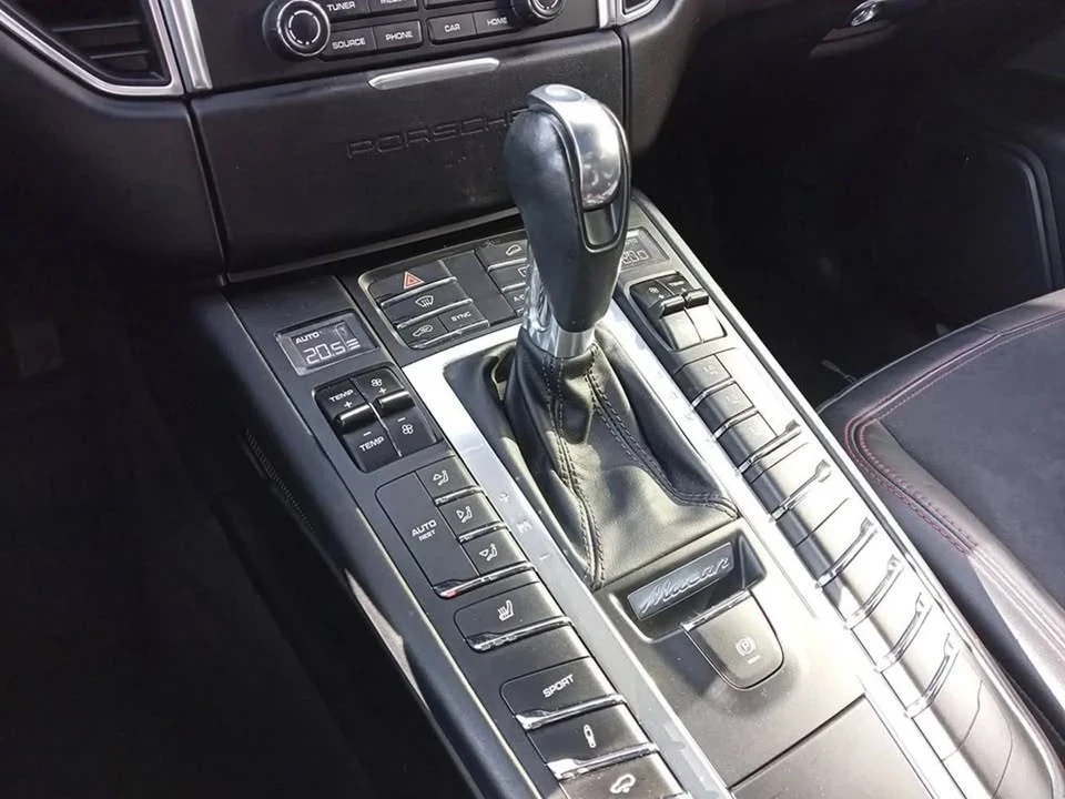 2017 Porsche Macan GTS - Image 11 of 15
