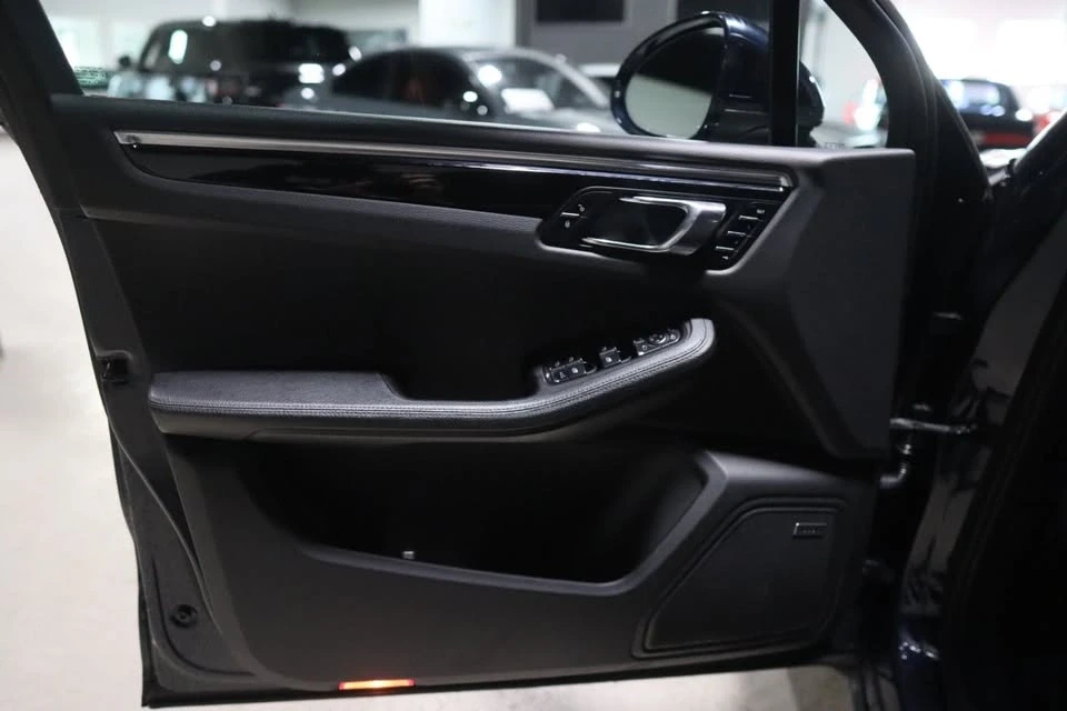 2017 Porsche Macan S - Image 9 of 11