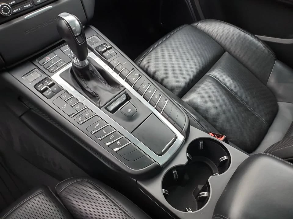 2017 Porsche Macan GTS - Image 18 of 19