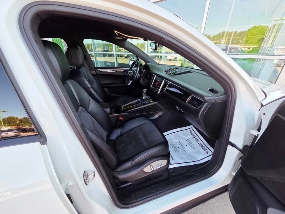 2017 Porsche Macan - Image 13 of 20