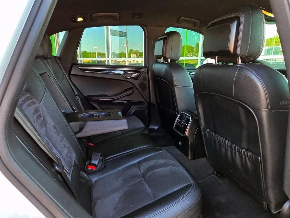 2017 Porsche Macan - Image 12 of 20