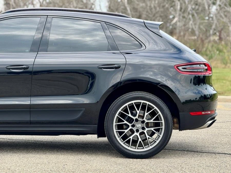 2017 Porsche Macan - Image 17 of 19