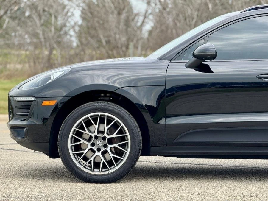 2017 Porsche Macan - Image 16 of 19