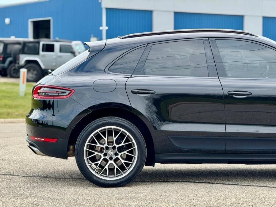 2017 Porsche Macan - Image 18 of 19