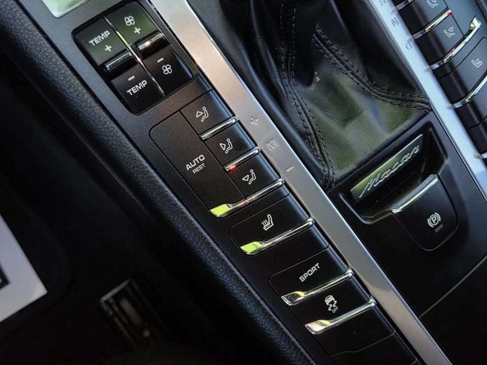 2017 Porsche Macan - Image 18 of 20