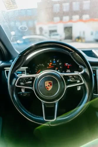 2017 Porsche Macan - Image 11 of 16