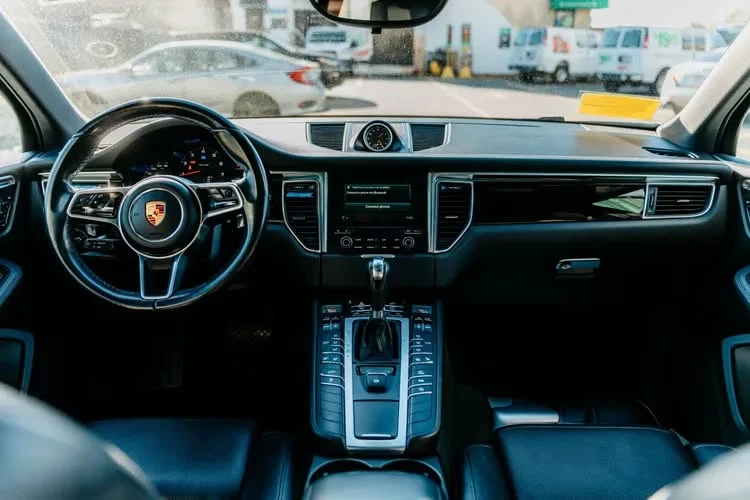 2017 Porsche Macan - Image 9 of 16