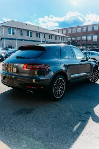 2017 Porsche Macan - Image 15 of 16
