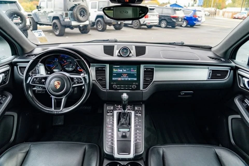 2017 Porsche Macan GTS - Image 5 of 8