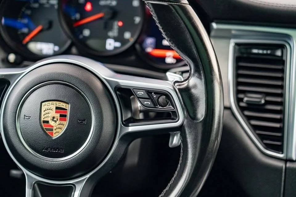 2017 Porsche Macan GTS - Image 7 of 8