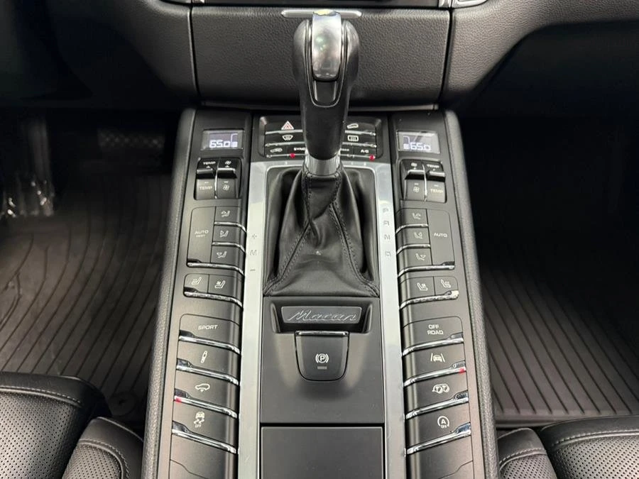 2017 Porsche Macan GTS - Image 12 of 18