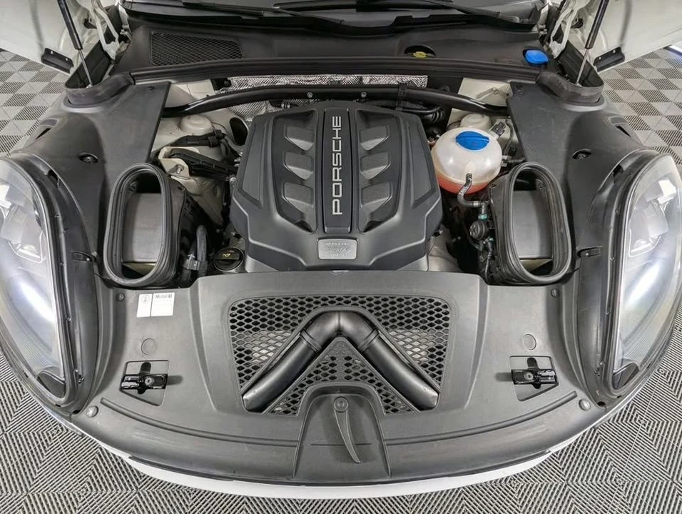 2017 Porsche Macan GTS - Image 12 of 12