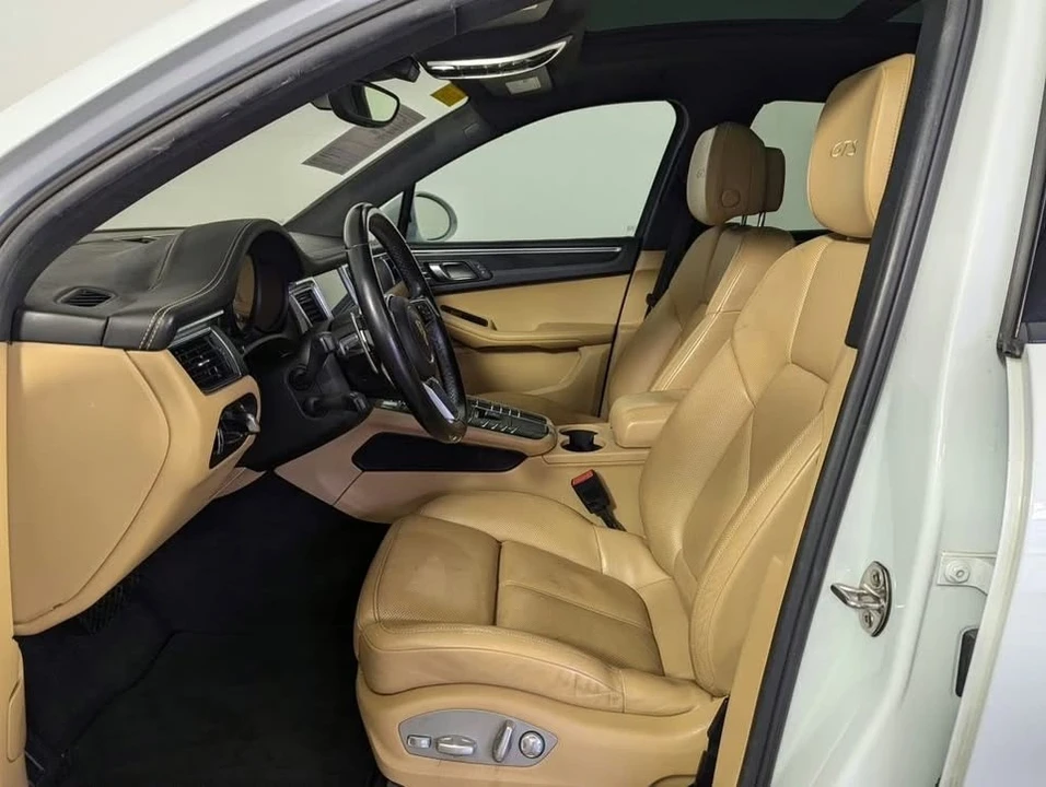 2017 Porsche Macan GTS - Image 6 of 12