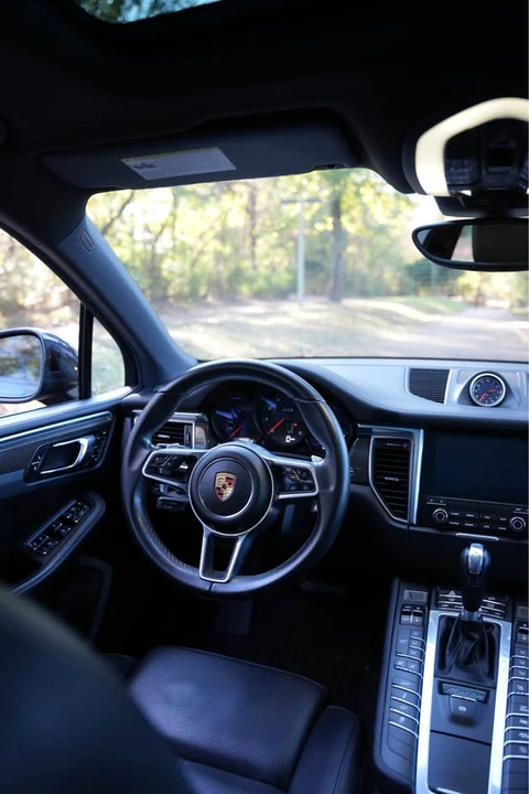 2017 Porsche Macan GTS - Image 5 of 9