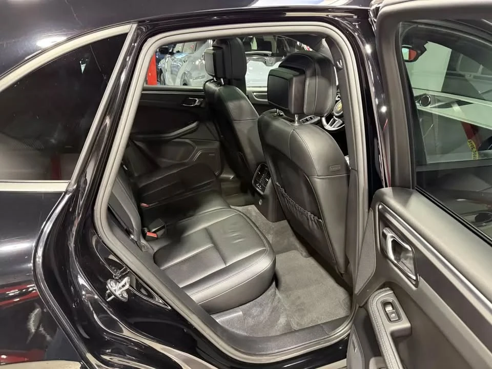 2017 Porsche Macan - Image 9 of 20