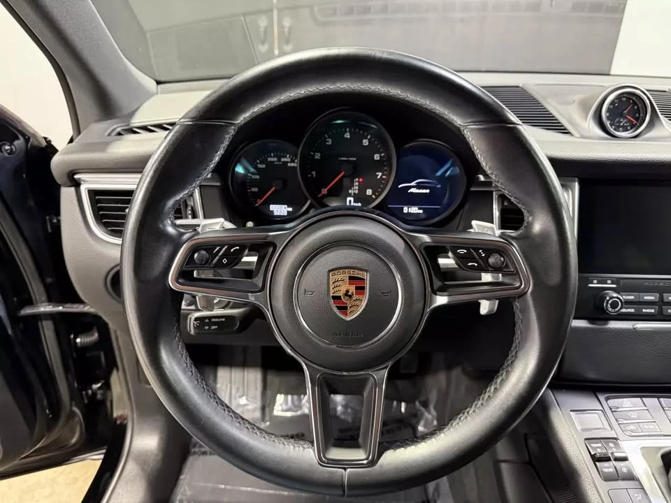 2017 Porsche Macan - Image 16 of 20