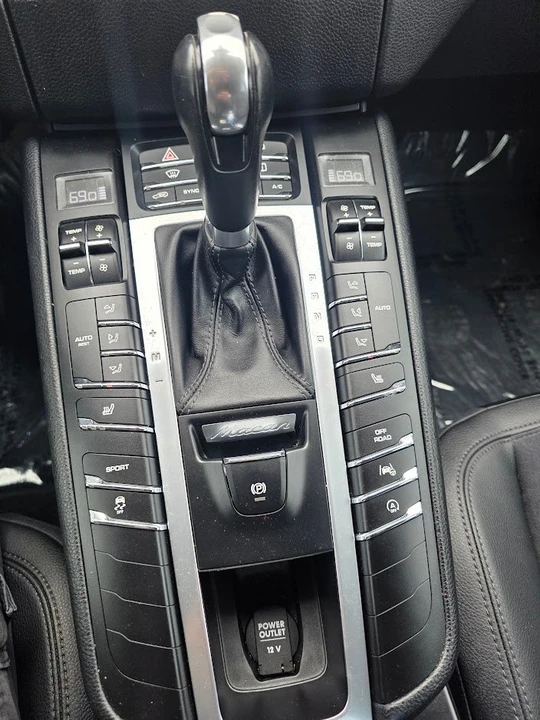 2017 Porsche Macan S - Image 13 of 16